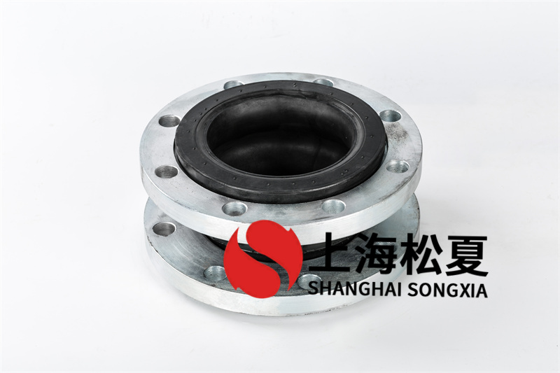橡膠軟接頭做為一個重要的管道構(gòu)件，多見于水泵的接口處